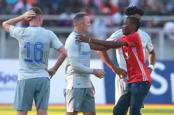 Football Fan Runs Towards Rooney During Match In Tanzania. See What Happened
